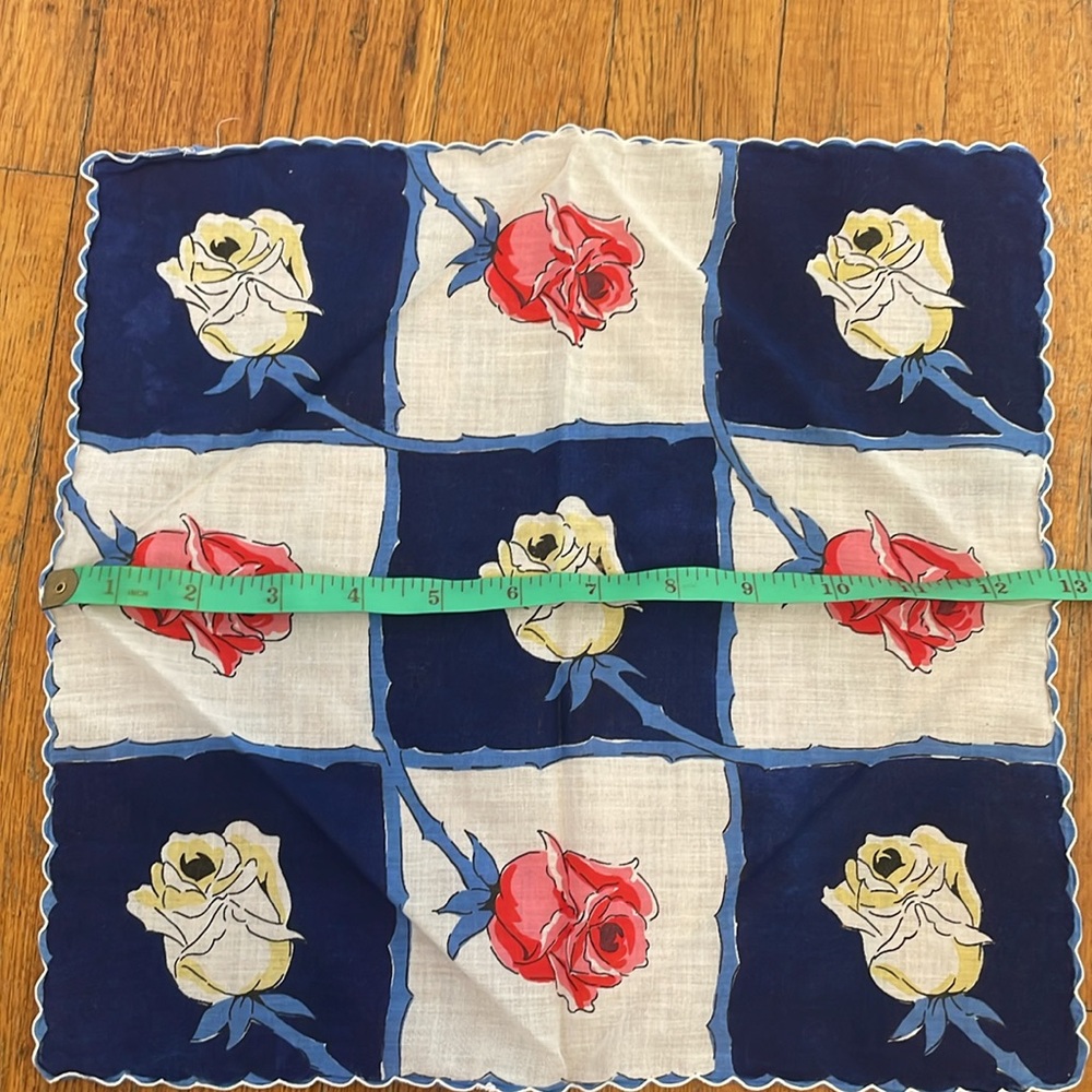 Vintage Floral Handkerchief. - Picture 4 of 7